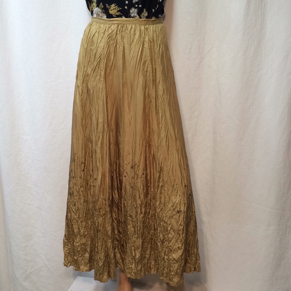 CLEARANCE- Vintage Chico’s embroidered silk skirt.